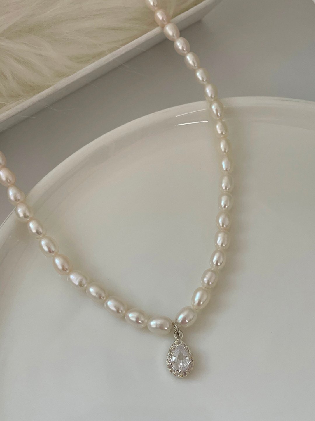 Perl Necklace ax01 - AXES